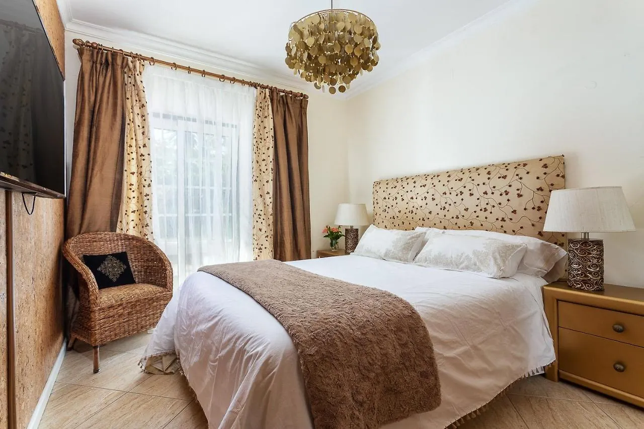 Decor N' Cozy Place For Families And Friends Guia  Appartamento